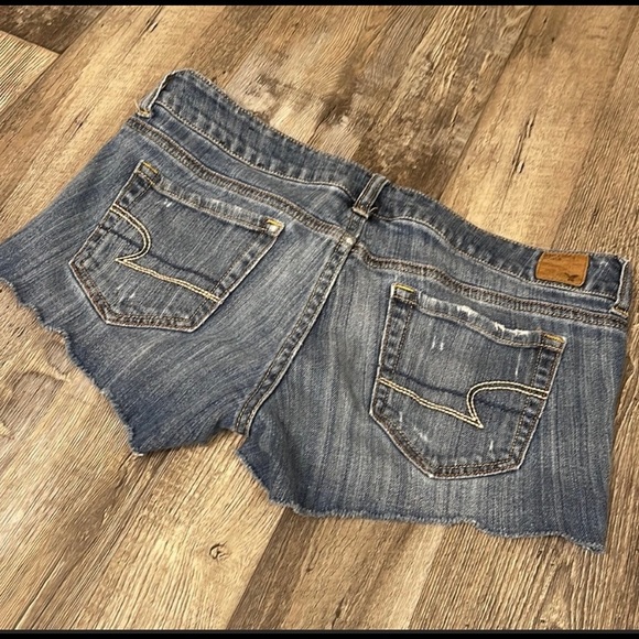 Women’s size 8 American Eagle jean shorts, stretch jean short shorts - Picture 3 of 9